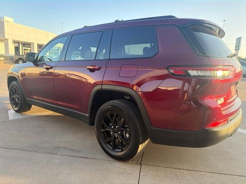 Used 2025 Jeep Grand Cherokee L Laredo RWD image 5