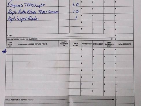 Used 2013 Chrysler Town & Country Touring-L image 4