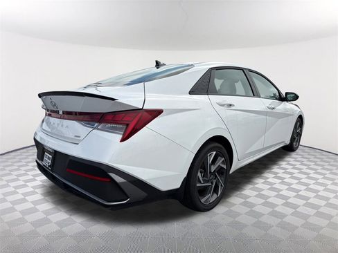 Certified 2025 Hyundai Elantra SEL image 5