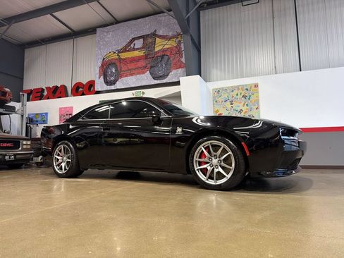 Used 2025 Dodge Charger Daytona Scat Pack w/ Track Pack AWD/4WD image 30