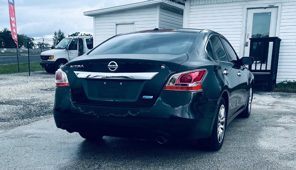 Used 2014 Nissan Altima 2.5 S w/ Display Audio Package FWD image 3