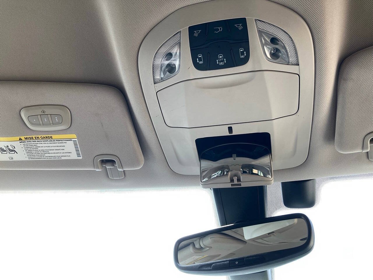 Used 2020 Chrysler Pacifica Touring-L FWD image 16