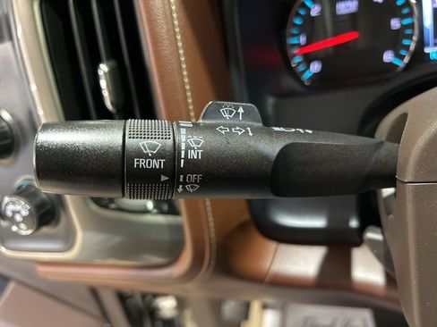 Used 2015 Chevrolet Silverado 1500 High Country w/ High Country Premium Package image 24