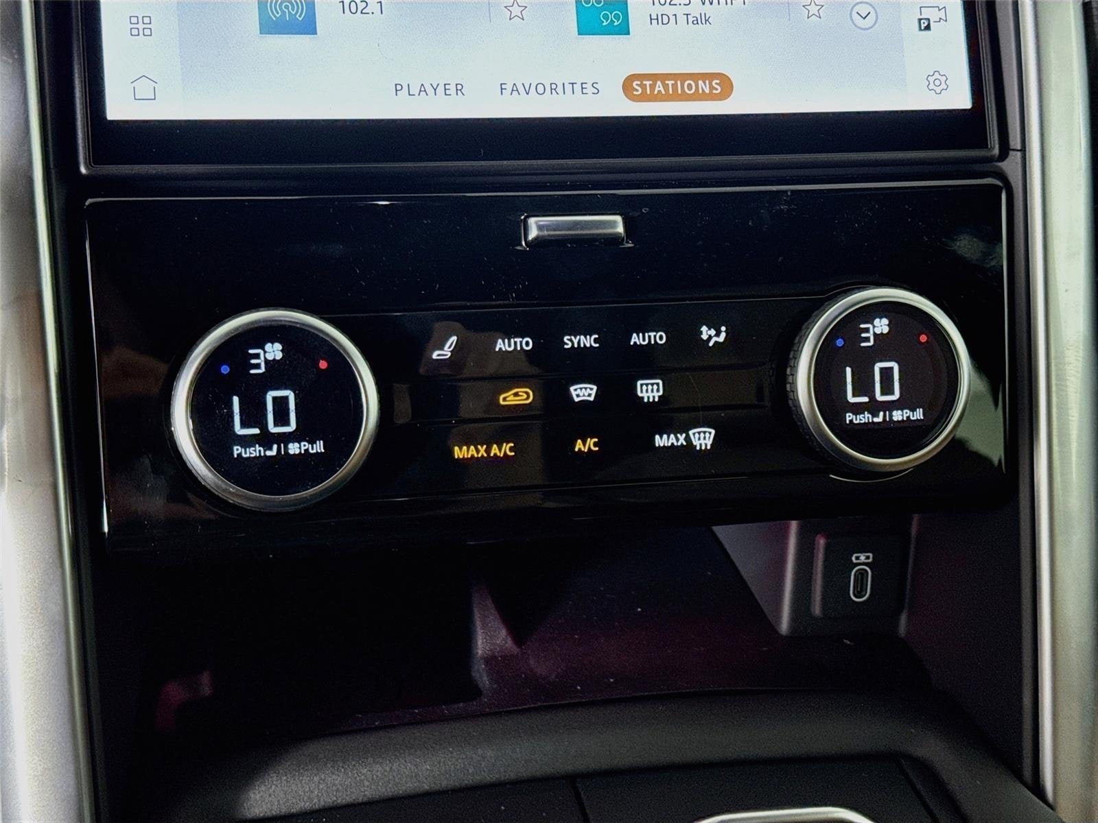 New 2026 Land Rover Discovery Limited Edition AWD/4WD image 18