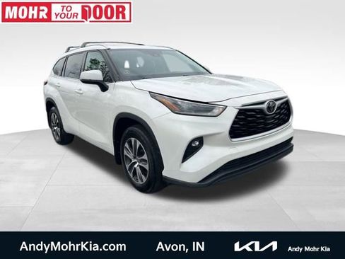 Used 2021 Toyota Highlander XLE image 1
