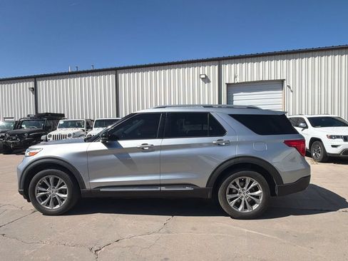 Used 2021 Ford Explorer Limited w/ Equipment Group 301A AWD/4WD image 8