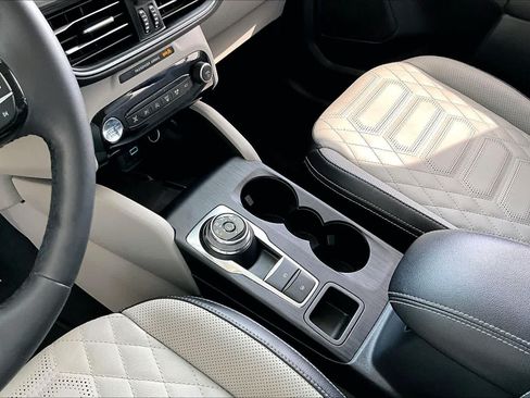 Used 2023 Ford Escape Platinum w/ Premium Technology Package AWD/4WD image 17