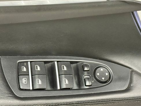 Used 2015 BMW 750Li w/ M Sport Edition RWD image 25
