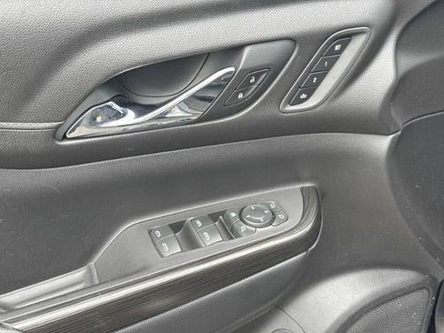 Used 2021 GMC Acadia SLT w/ Premium Package FWD image 12