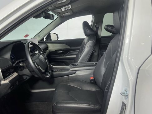 Used 2024 Toyota Grand Highlander Limited image 21