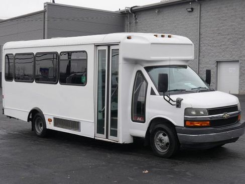 Used 2014 Chevrolet Express 4500 w/ Shuttle Bus Package RWD image 4