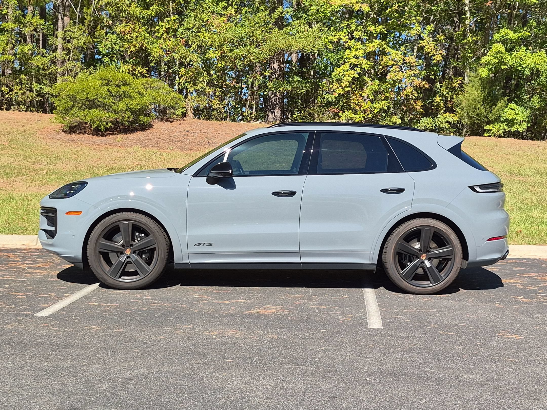 Certified 2026 Porsche Cayenne GTS AWD/4WD image 2