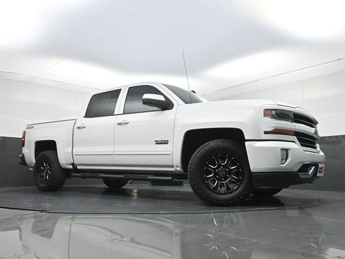 Used 2018 Chevrolet Silverado 1500 LT w/ Texas Edition image 21