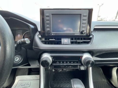 Used 2021 Toyota RAV4 LE AWD/4WD image 17