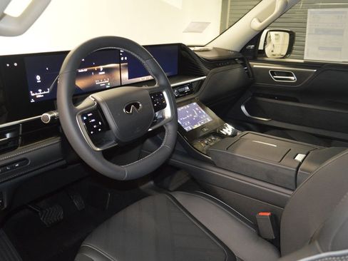 New 2026 INFINITI QX80 Luxe RWD image 15
