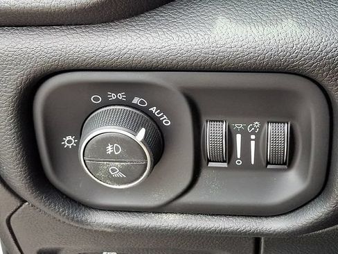 Used 2019 RAM 1500 Big Horn AWD/4WD image 26