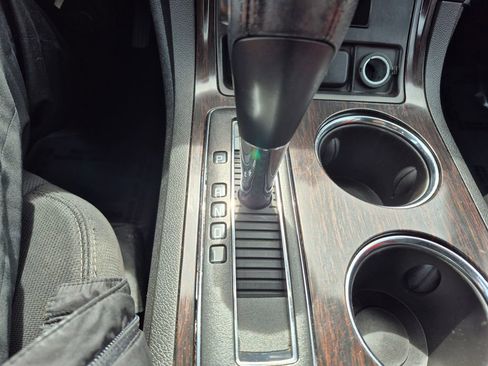 Used 2017 Chevrolet Traverse LT image 16