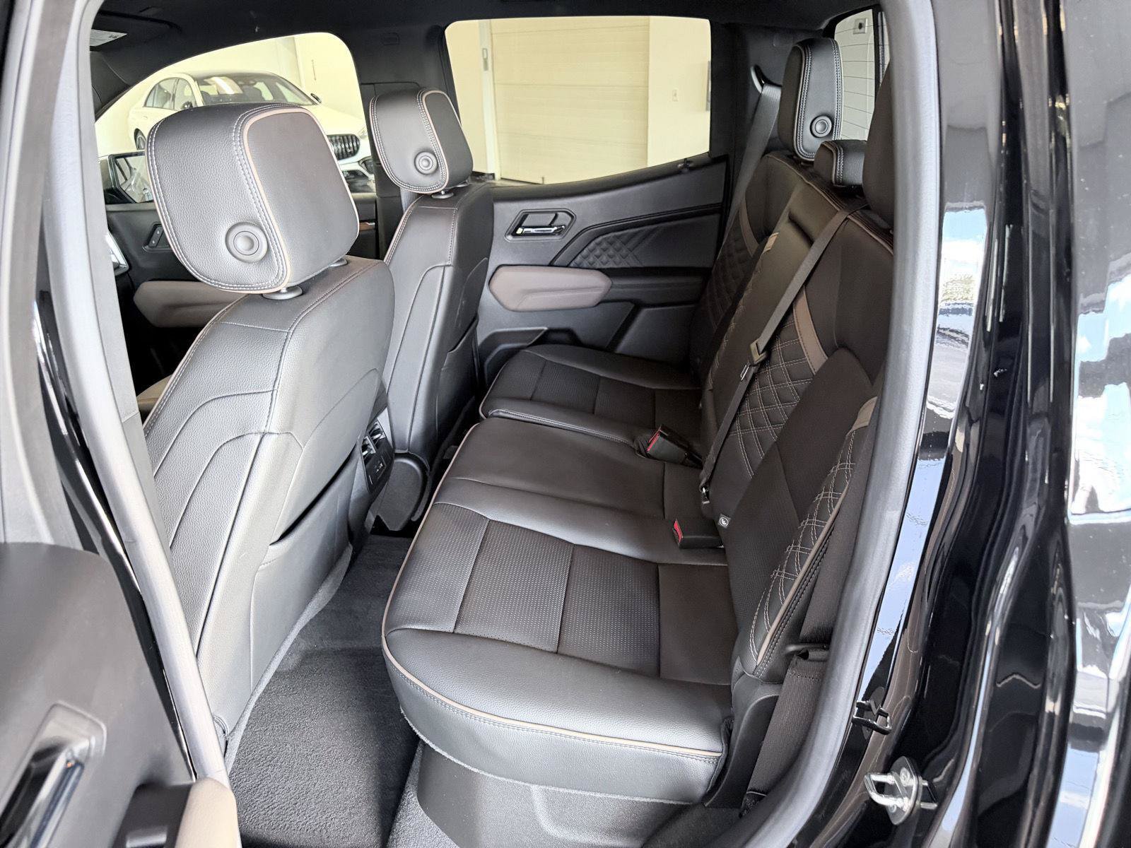 Used 2023 GMC Canyon Denali AWD/4WD image 25