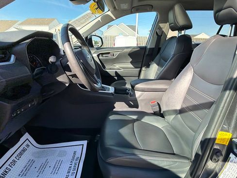 Used 2019 Toyota RAV4 XLE Premium w/ Cold Weather Package AWD/4WD image 27