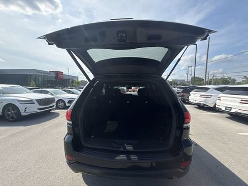 Used 2019 Jeep Grand Cherokee Laredo AWD/4WD image 23