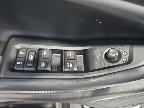 Used 2023 Jeep Grand Cherokee Limited w/ Black Appearance Package AWD/4WD image 28