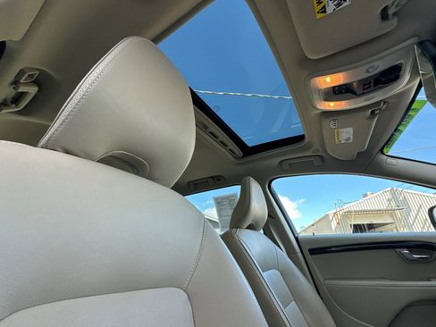 Used 2016 Volvo XC70 T5 Platinum w/ Protection Package image 19