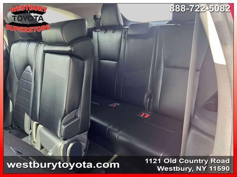 Used 2023 Toyota Highlander XLE AWD/4WD image 18