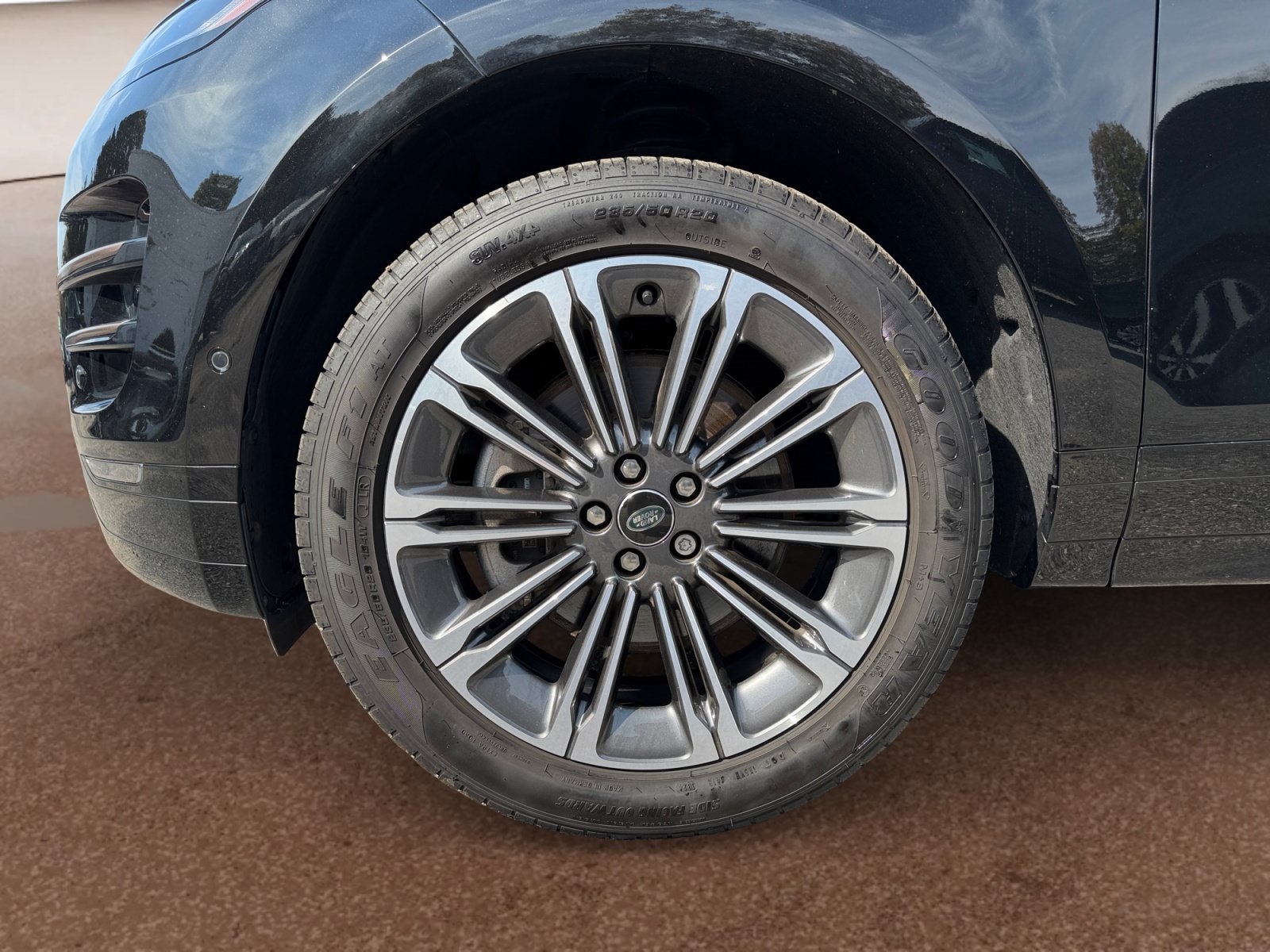 Used 2025 Land Rover Range Rover Evoque Dynamic SE AWD/4WD image 9