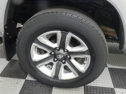 Used 2019 Toyota Tacoma Limited AWD/4WD image 16