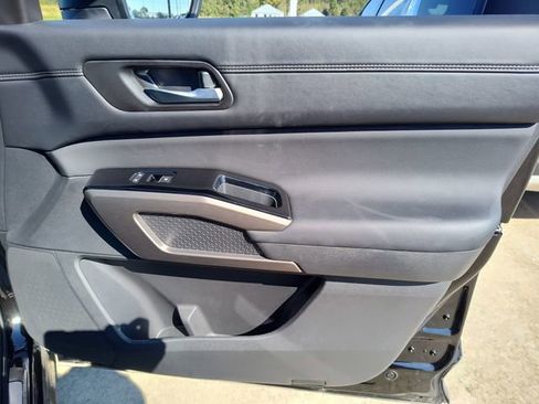 Used 2025 Nissan Pathfinder Platinum w/ Cargo Package image 27