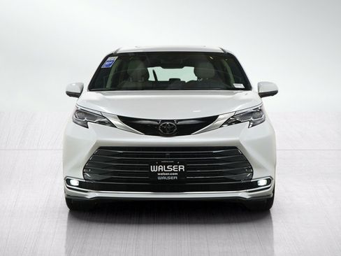Used 2026 Toyota Sienna Platinum AWD/4WD image 8