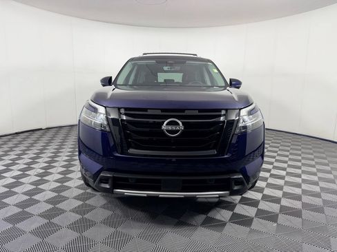 Used 2024 Nissan Pathfinder SL w/ Black Appearance Package FWD image 5