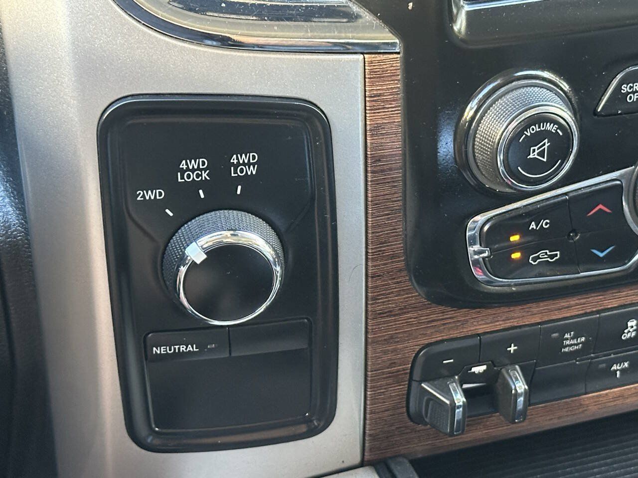 Used 2018 RAM 3500 Laramie w/ Convenience Group AWD/4WD image 13