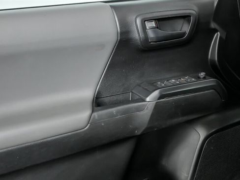 Used 2022 Toyota Tacoma SR AWD/4WD image 14