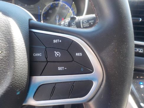 Used 2018 Chrysler Pacifica Touring-L image 13
