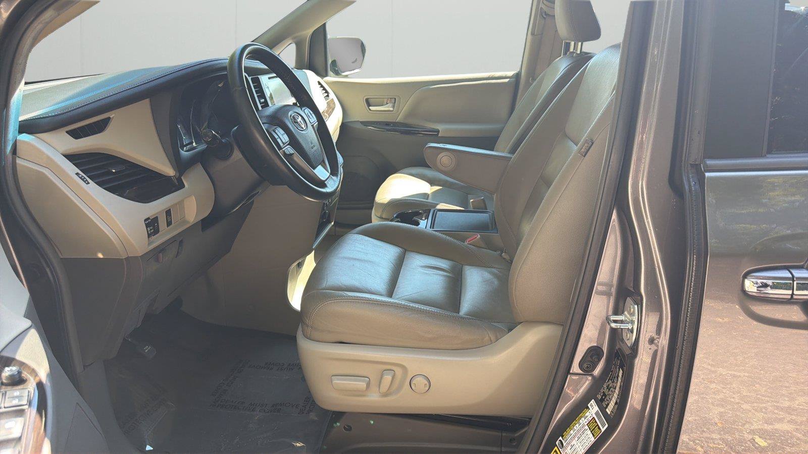 Used 2017 Toyota Sienna XLE w/ Cargo Management Package FWD image 10