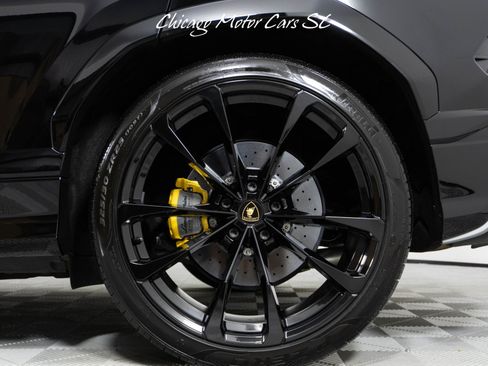 Used 2021 Lamborghini Urus AWD/4WD image 3