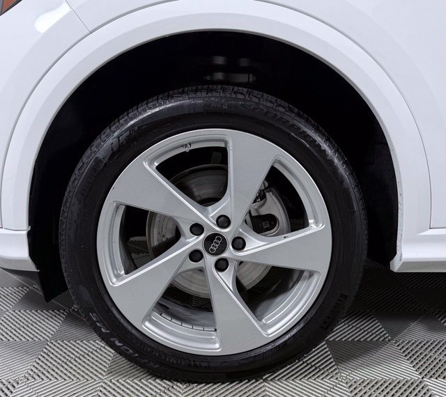 Certified 2025 Audi Q5 Premium w/ Premium Plus AWD/4WD image 9