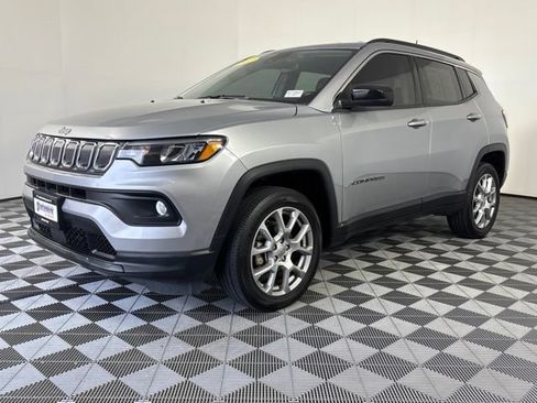 Used 2022 Jeep Compass Latitude AWD/4WD image 2
