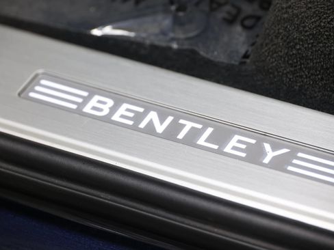 Used 2017 Bentley Bentayga AWD/4WD image 18