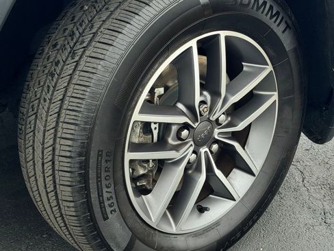 Used 2022 Jeep Grand Cherokee Limited image 9