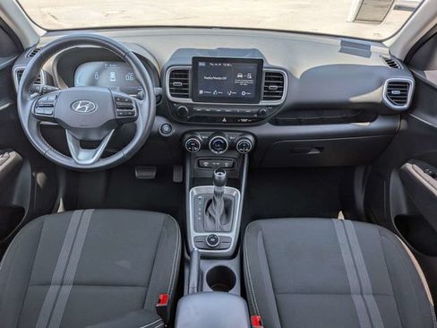 Used 2025 Hyundai Venue SEL FWD image 17
