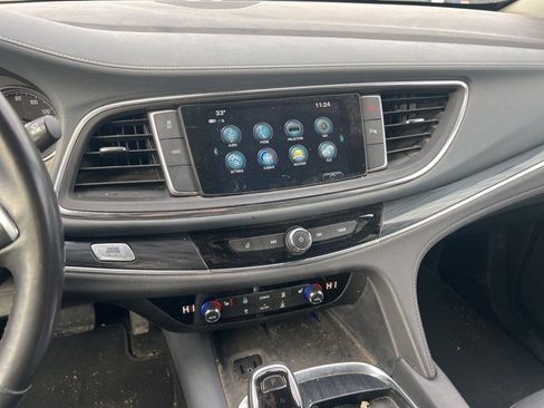 Used 2018 Buick Enclave Essence image 9