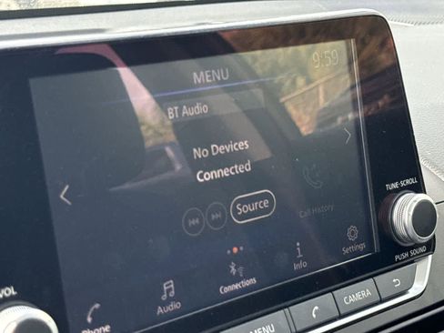 Used 2025 Nissan Altima 2.5 SV FWD image 18