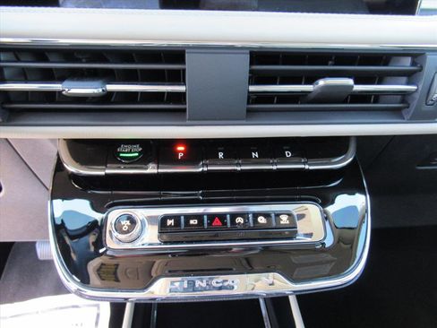 Used 2025 Lincoln Corsair FWD w/ Equipment Group 101A image 25