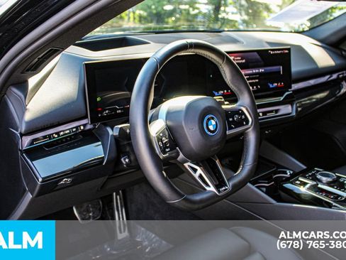 Used 2026 BMW 550e xDrive w/ Premium Package AWD/4WD image 21