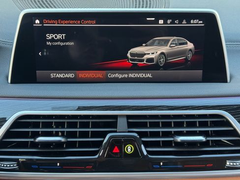 Used 2022 BMW 740i w/ M Sport Package RWD image 29