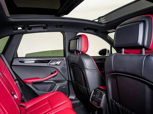 Certified 2025 Porsche Macan AWD/4WD image 16