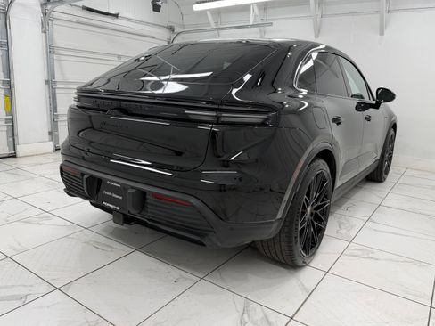 Certified 2025 Porsche Macan 4S Electric AWD/4WD image 10