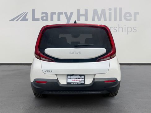 Used 2022 Kia Soul LX w/ Technology Package FWD image 4